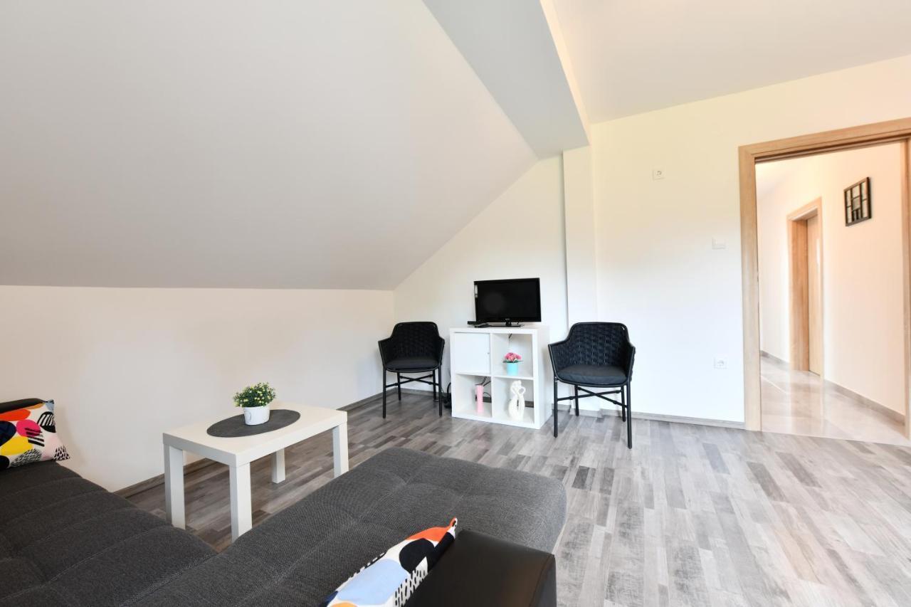 Apartman Mate Rakovica Ngoại thất bức ảnh