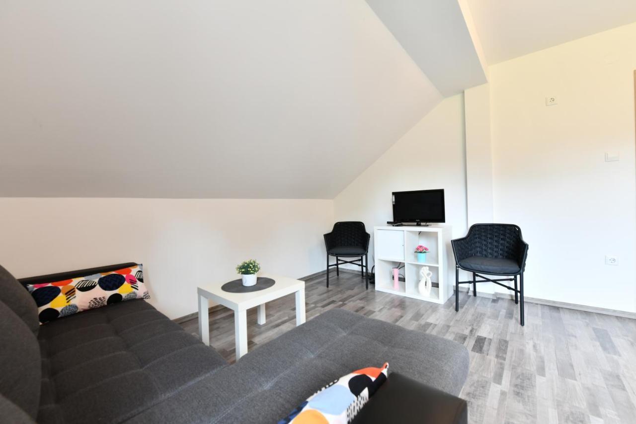Apartman Mate Rakovica Ngoại thất bức ảnh