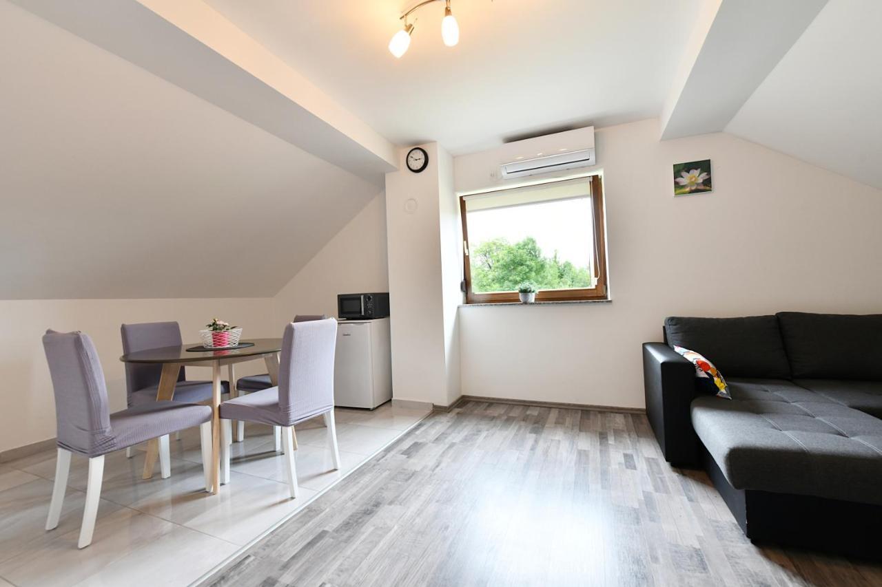 Apartman Mate Rakovica Ngoại thất bức ảnh