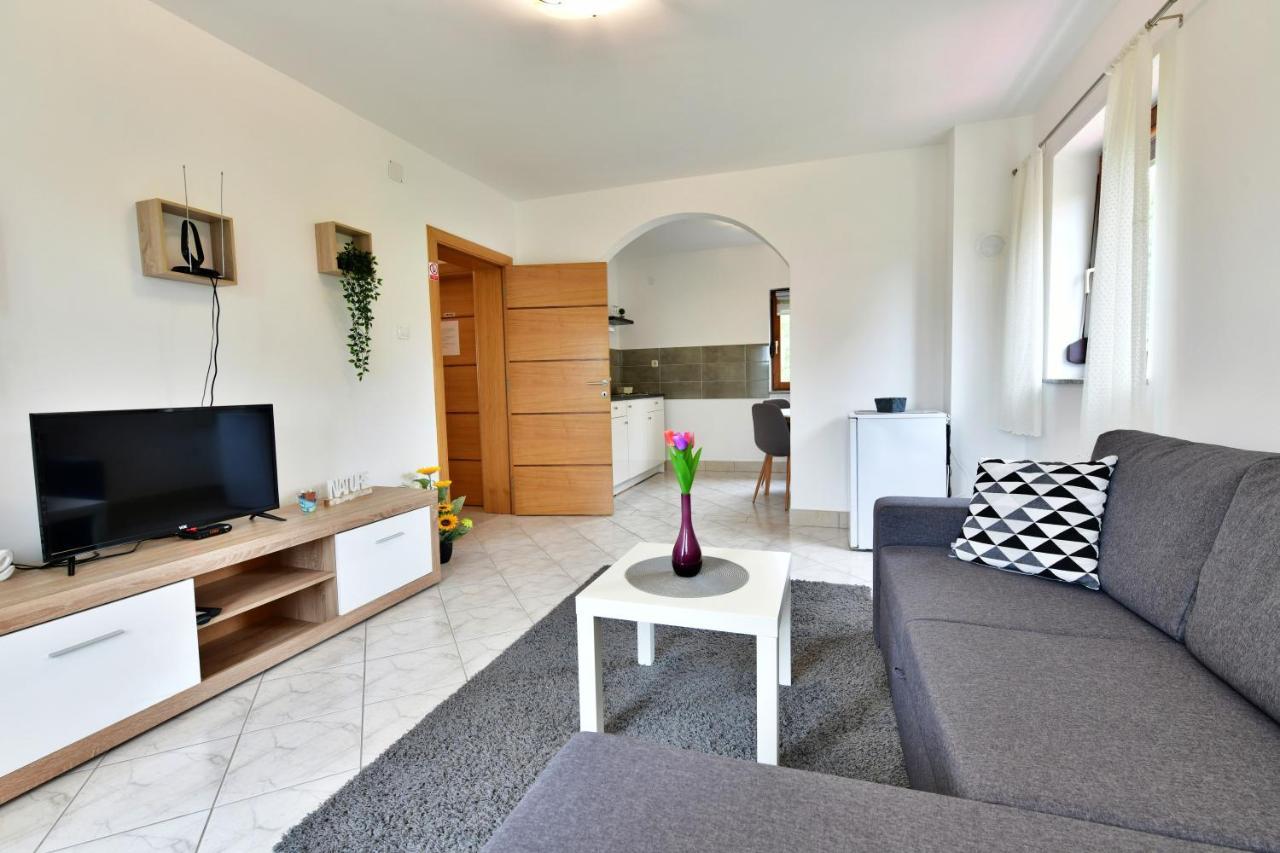 Apartman Mate Rakovica Ngoại thất bức ảnh